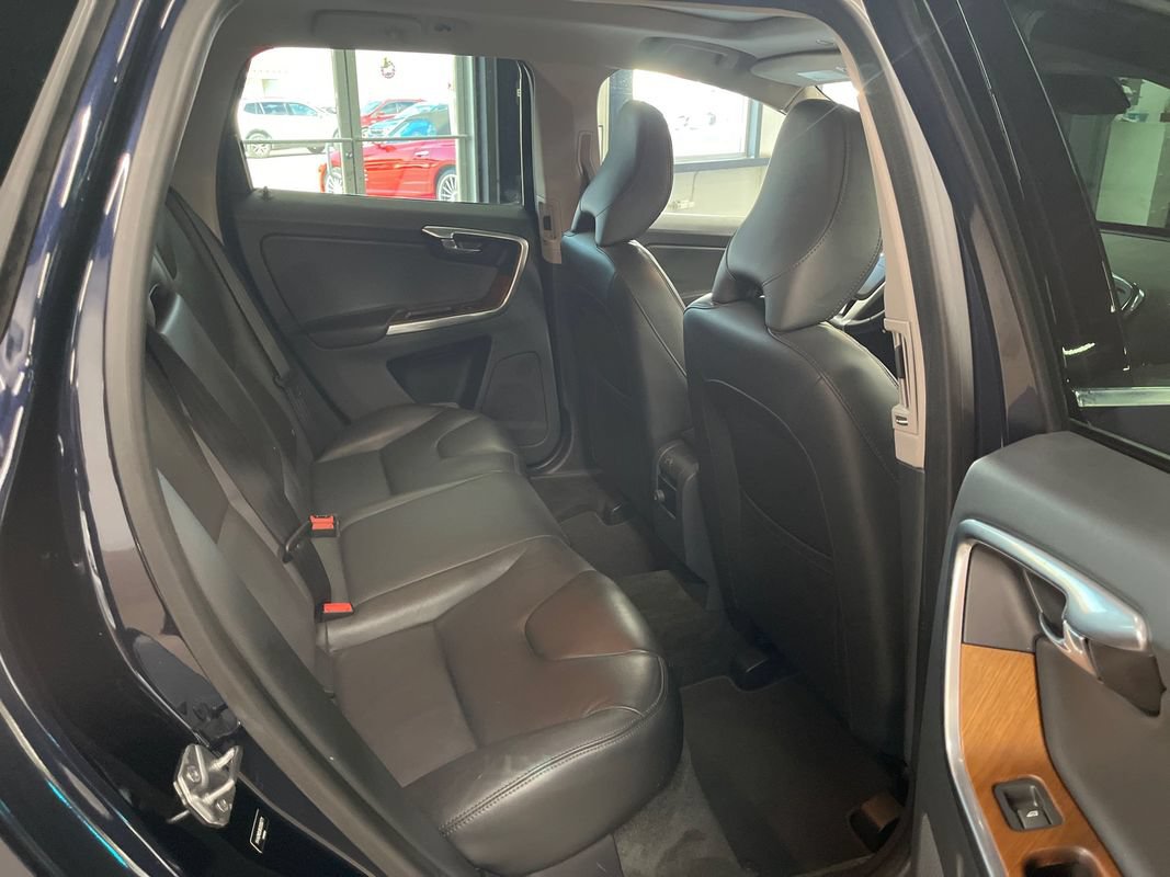 Used 2017 Volvo XC60 T5 Inscription w/ Preferred Option Package FWD image 43