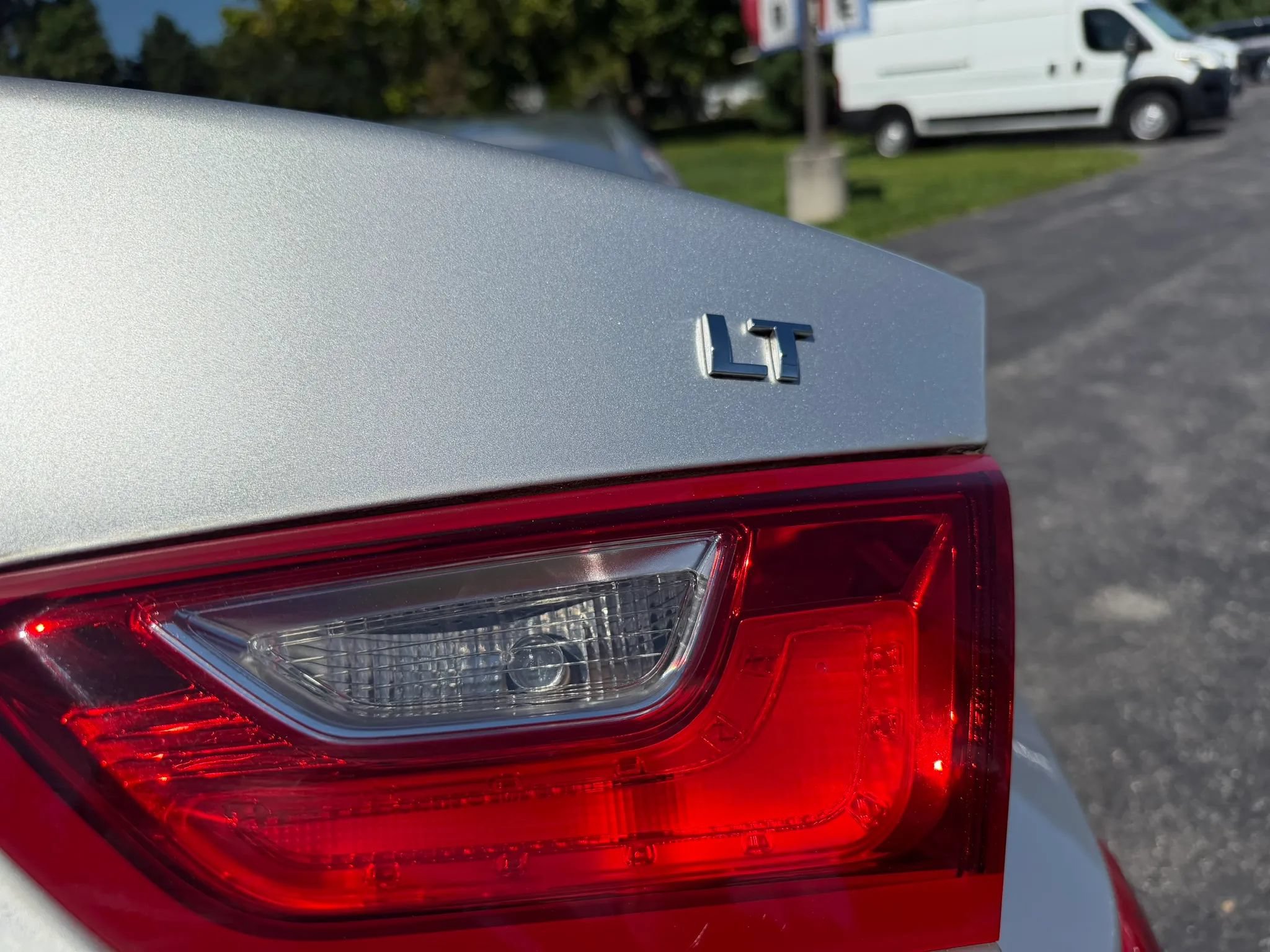 Used 2018 Chevrolet Malibu LT FWD image 29