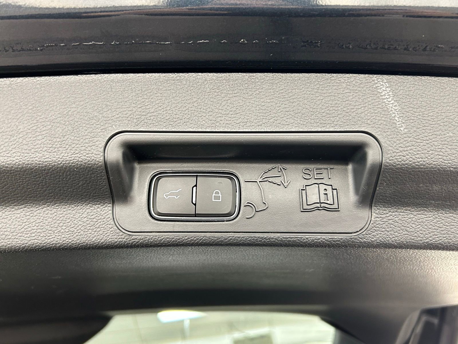 Used 2023 Ford Explorer XLT w/ Class IV Trailer Tow Package image 38