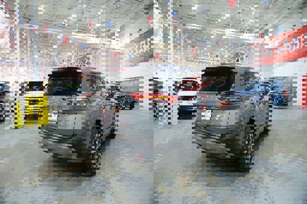 Used 2021 Nissan Rogue SV w/ Premium Package image 12