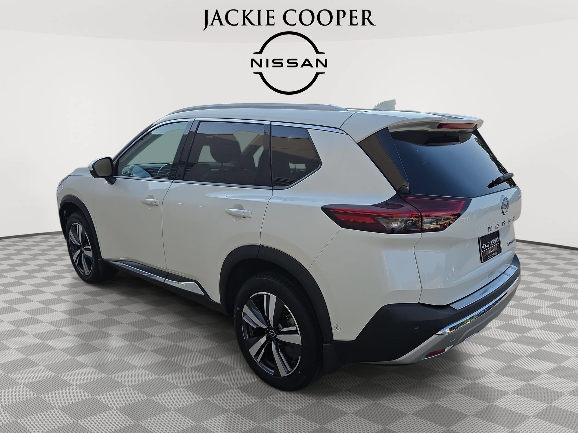 Used 2023 Nissan Rogue Platinum w/ Platinum Premium Package FWD image 7