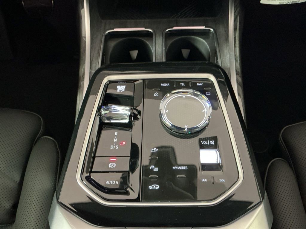 Certified 2025 BMW 740i w/ Premium Package image 13