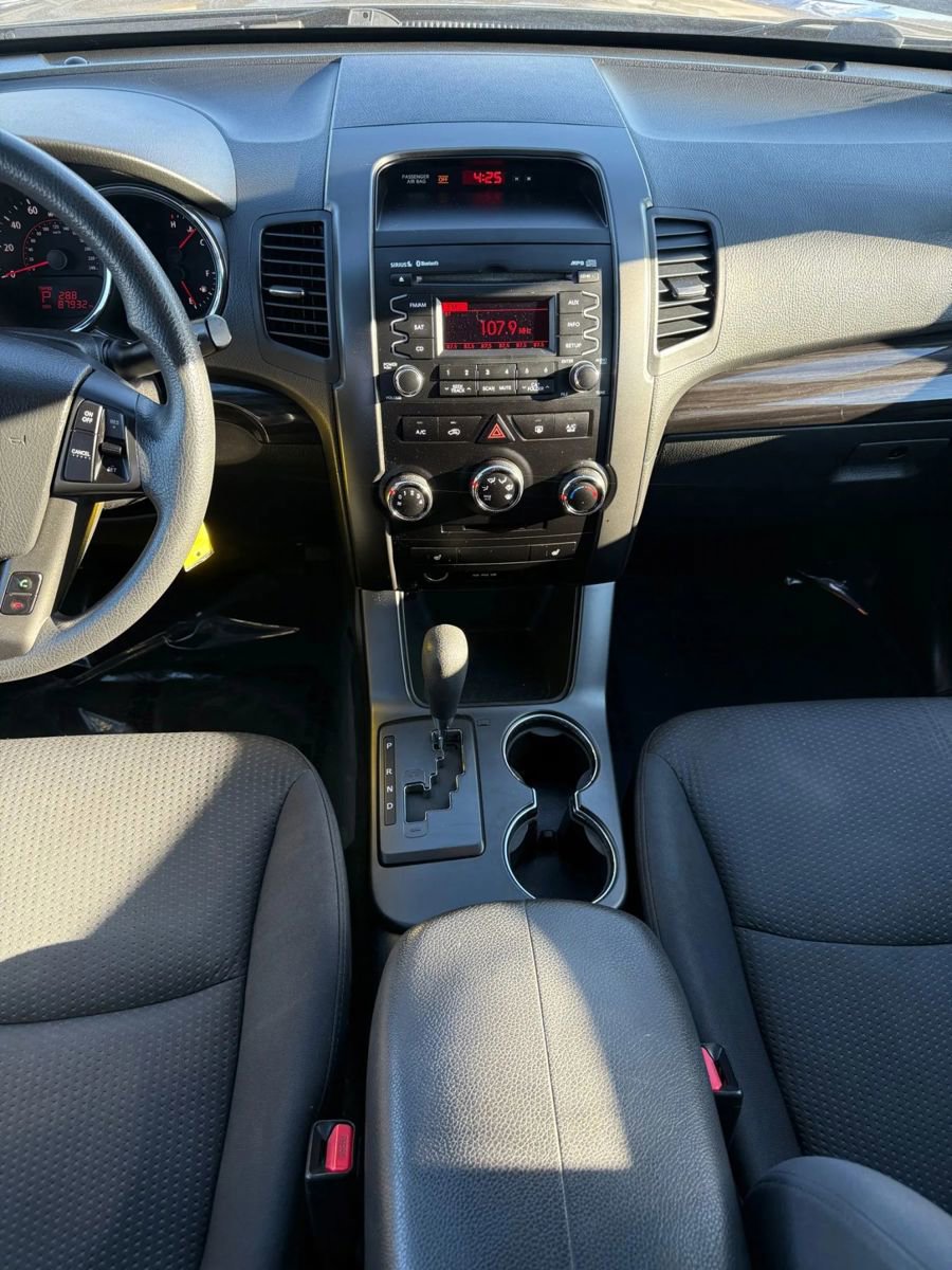 Used 2011 Kia Sorento LX w/ Convenience Pkg image 12