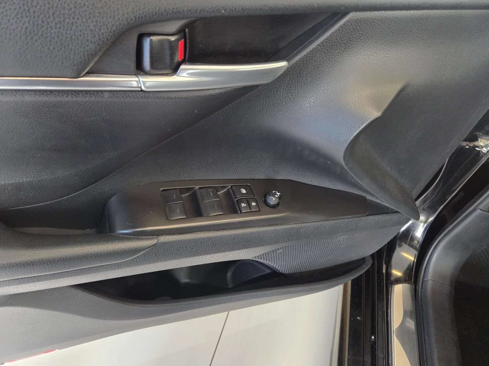 Used 2024 Toyota Camry SE FWD image 12