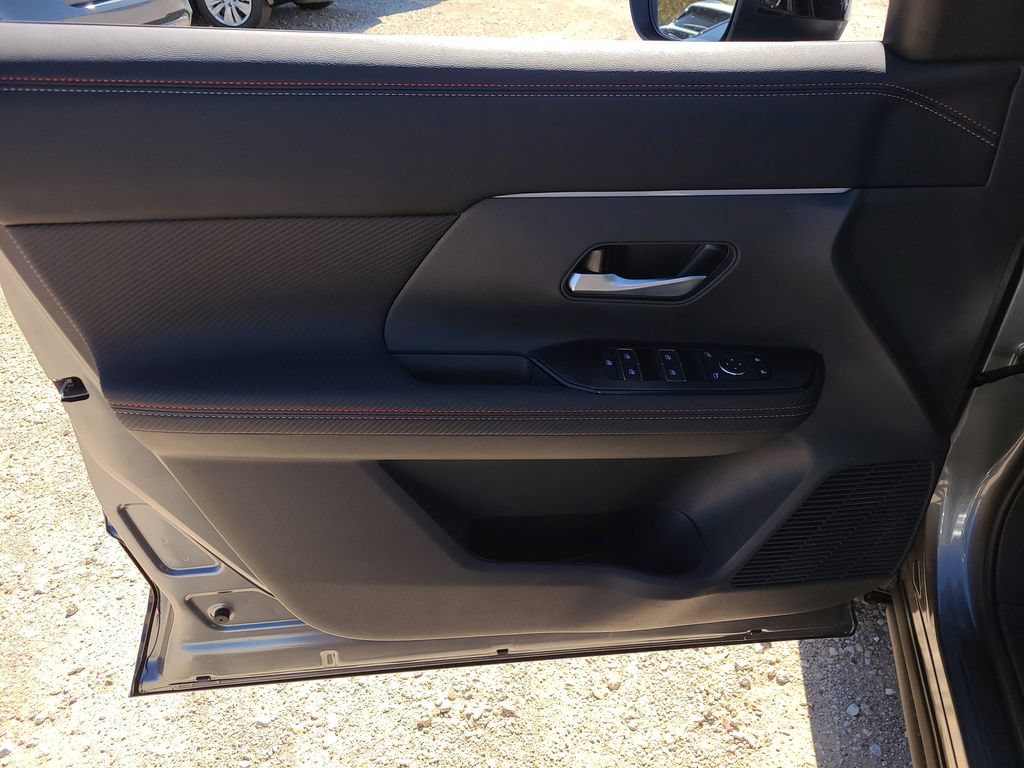 New 2026 Nissan Kicks SR w/ SR Premium Package FWD image 15