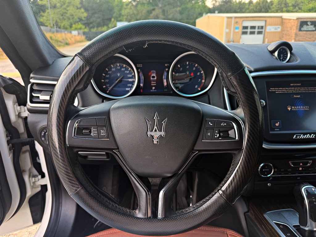 Used 2015 Maserati Ghibli RWD image 11
