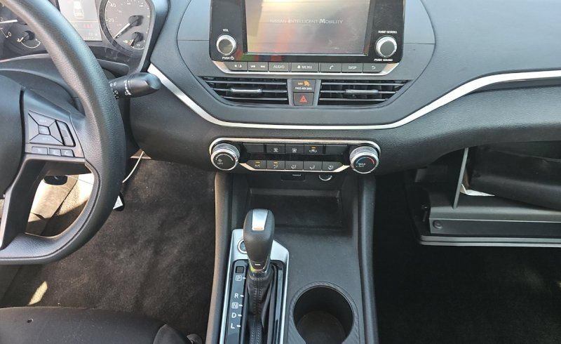 Used 2024 Nissan Altima 2.5 S FWD image 7