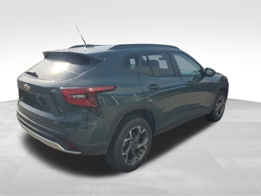 Used 2025 Chevrolet Trax LT FWD image 7