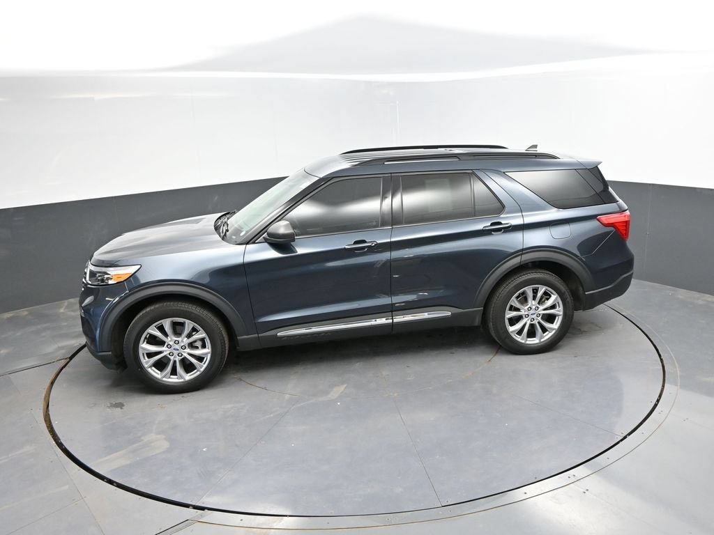 Used 2024 Ford Explorer XLT w/ Equipment Group 202A AWD/4WD image 31