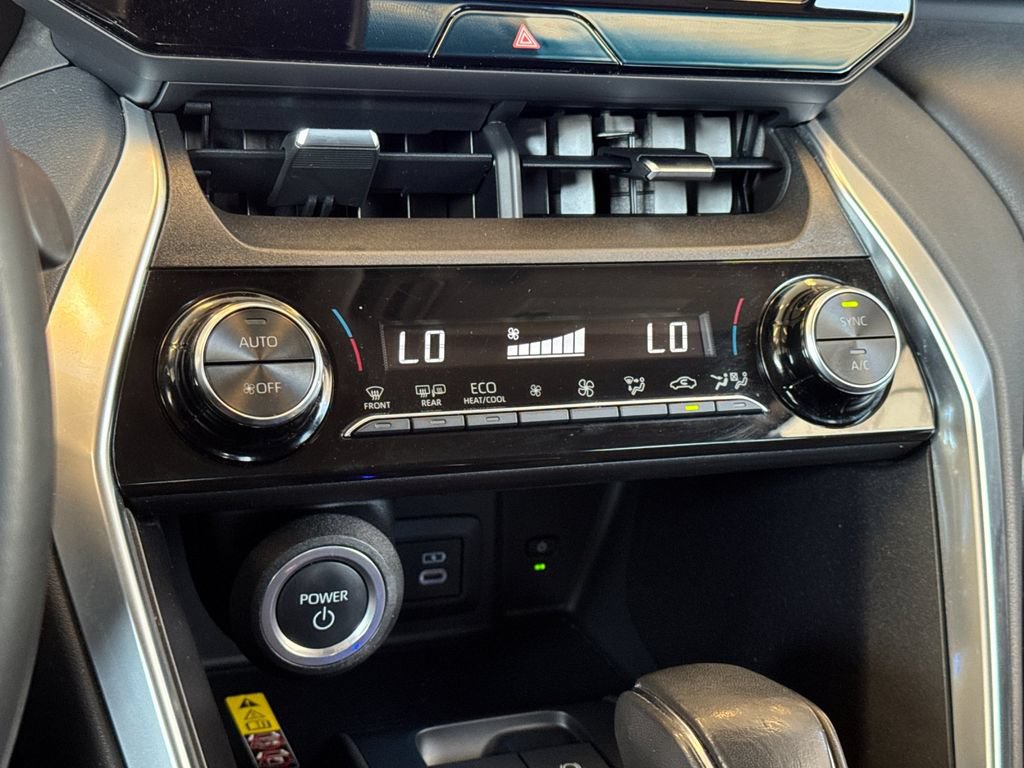 Used 2023 Toyota Venza LE AWD/4WD image 27