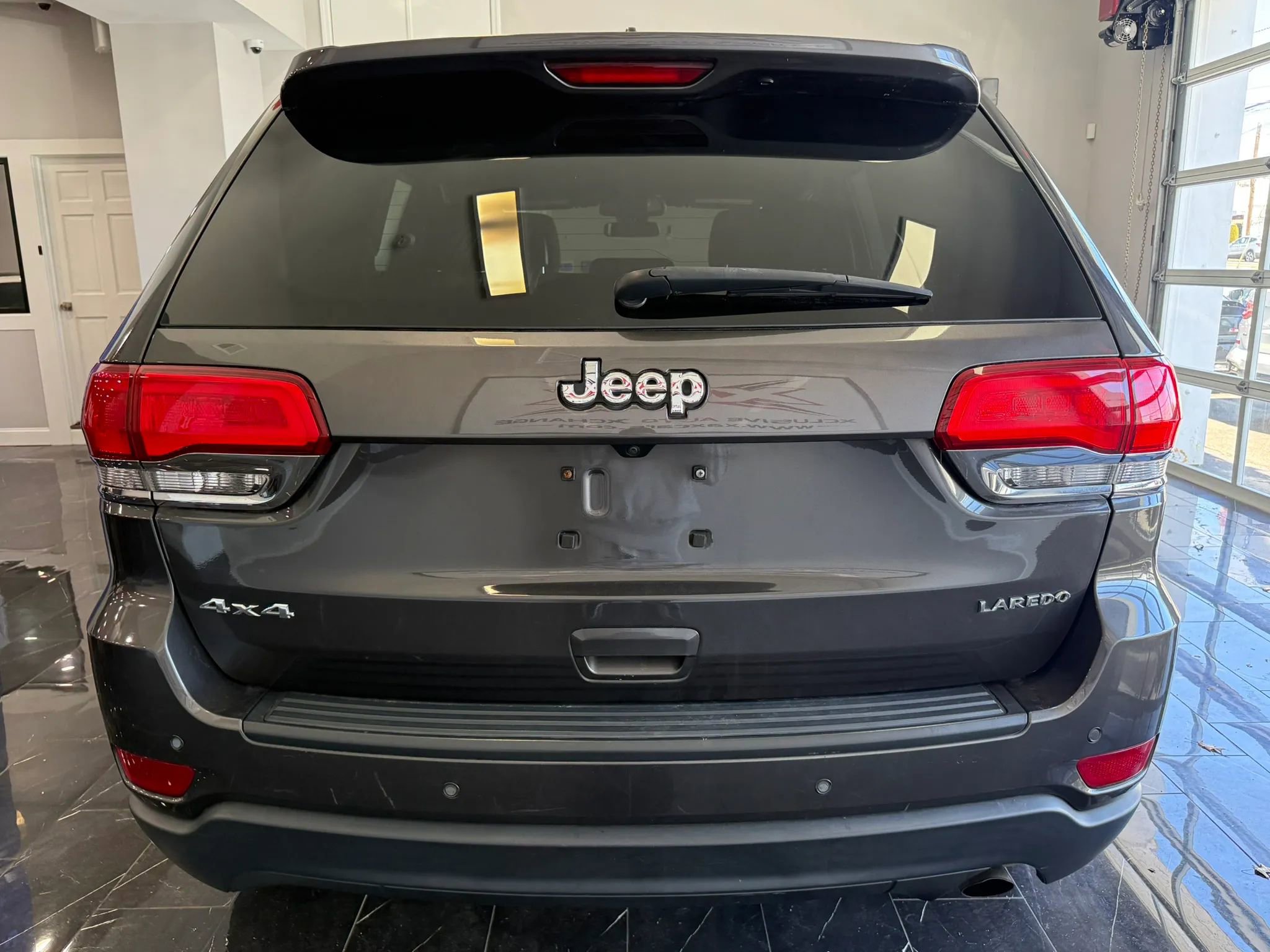 Used 2019 Jeep Grand Cherokee Laredo AWD/4WD image 5