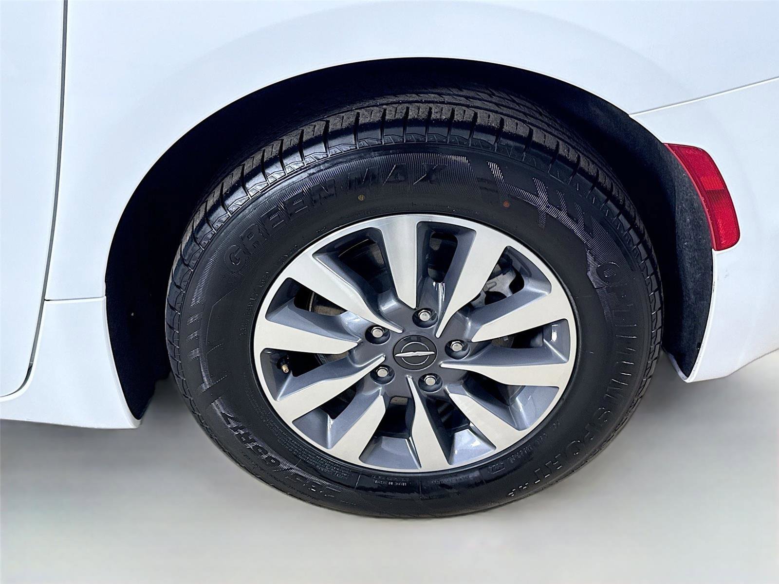 Used 2023 Chrysler Pacifica Touring-L image 30