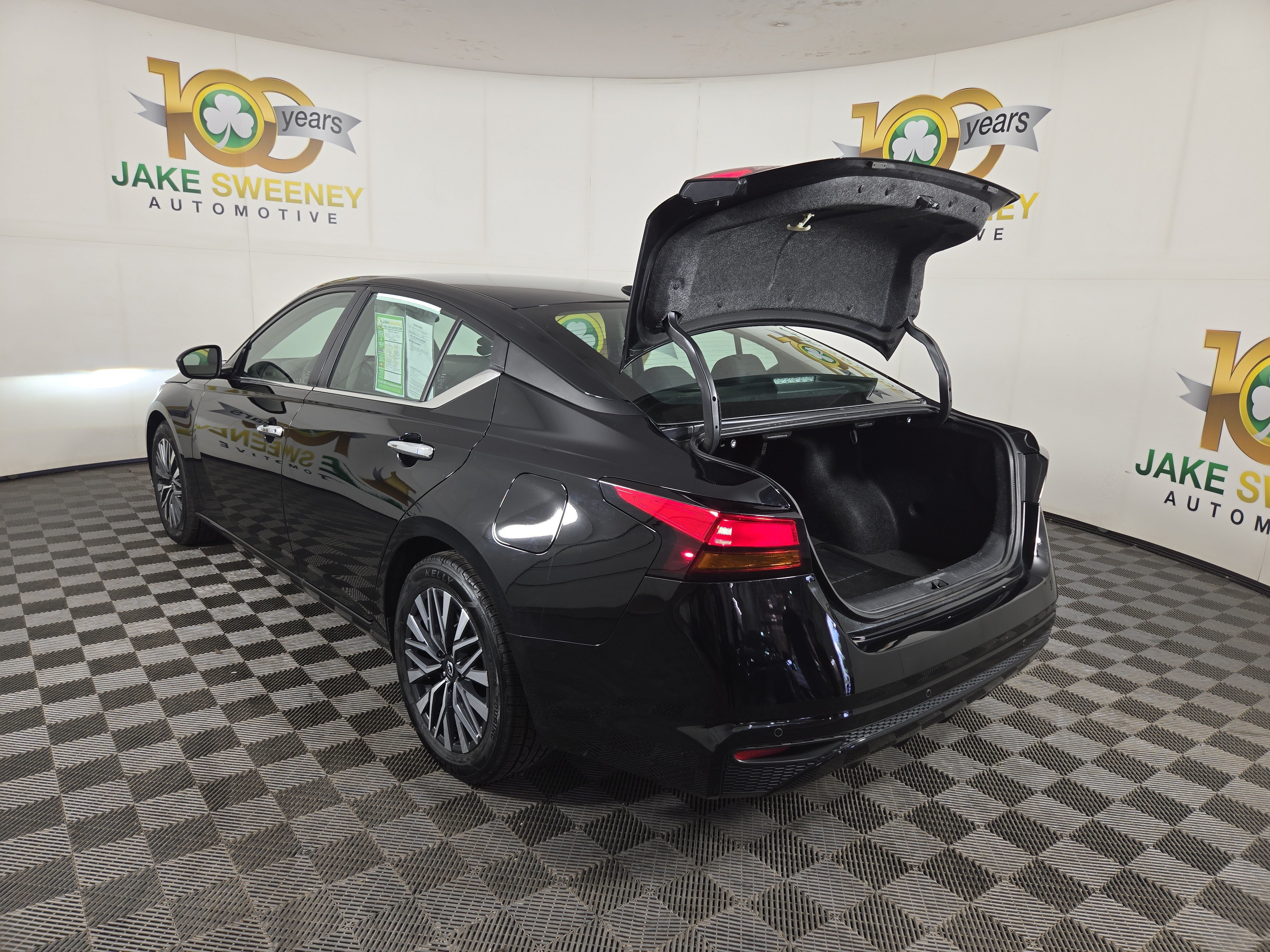 Used 2025 Nissan Altima 2.5 SV FWD image 30