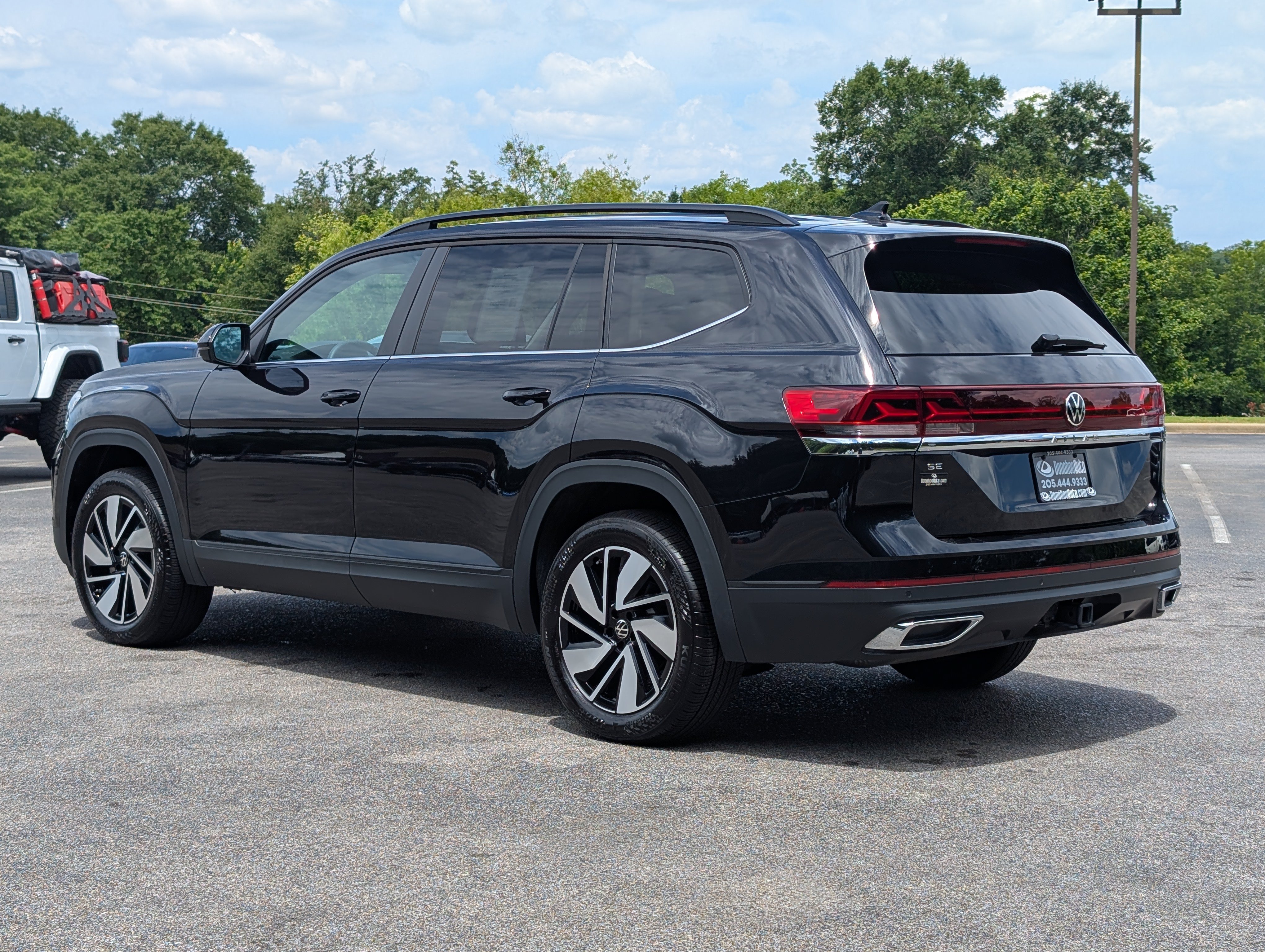 Used 2025 Volkswagen Atlas SE FWD image 7