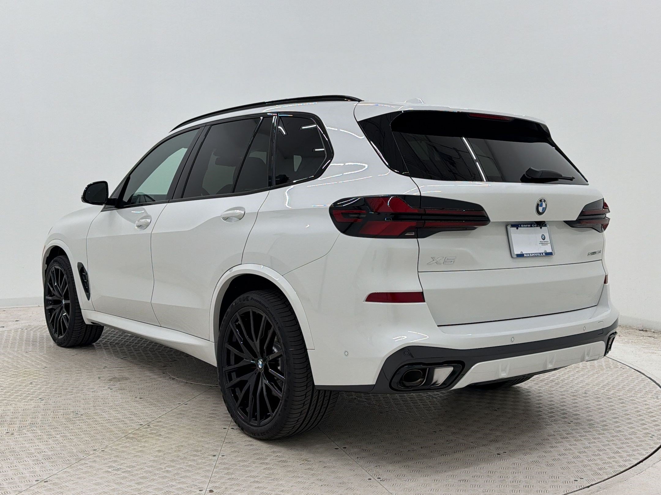 New 2026 BMW X5 sDrive40i w/ M Sport Package RWD image 3
