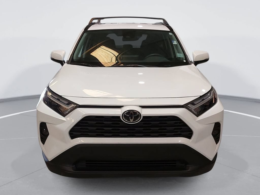 Used 2025 Toyota RAV4 XLE AWD/4WD image 2