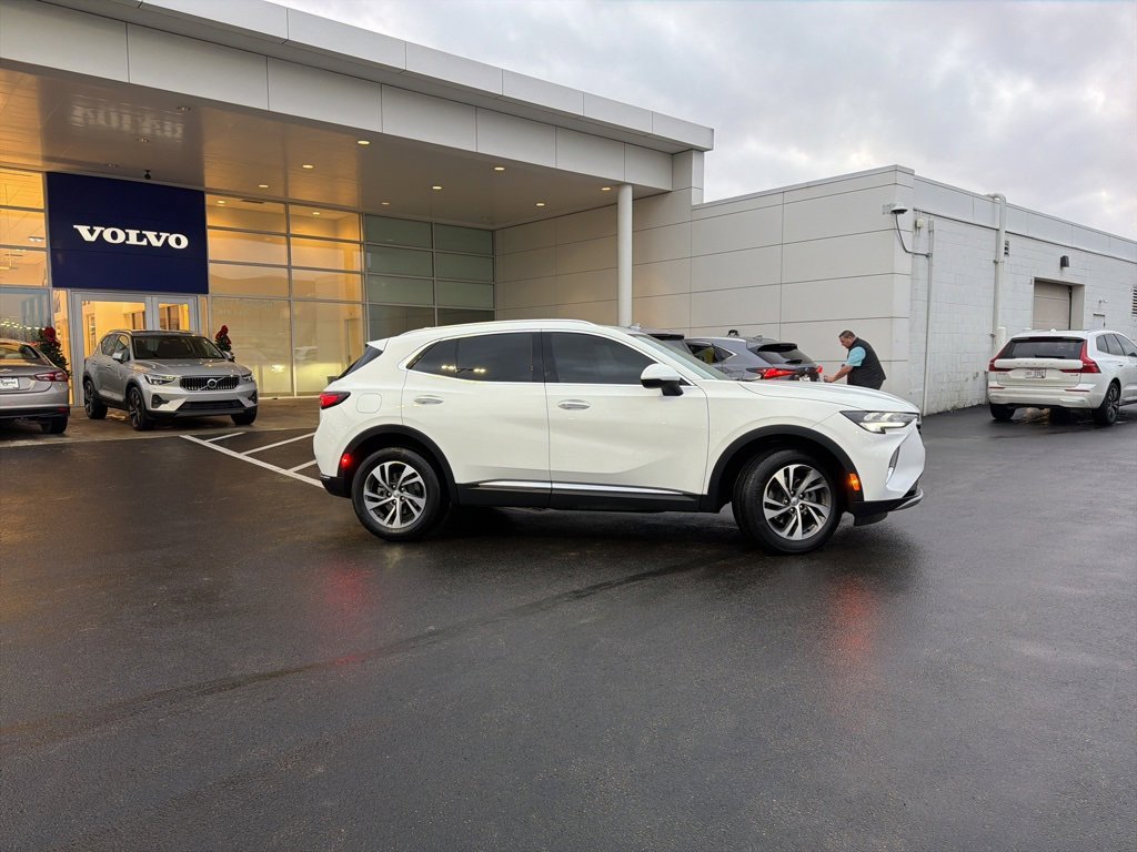 Used 2023 Buick Envision Essence image 2