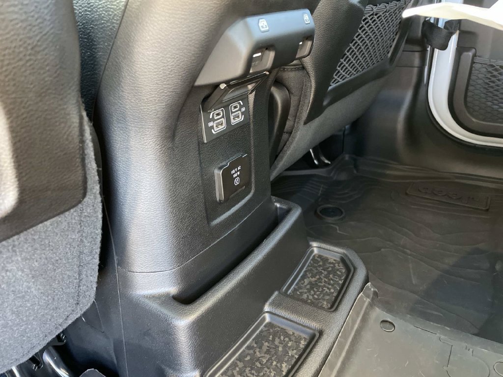 Used 2024 Jeep Wrangler Unlimited Rubicon AWD/4WD image 10