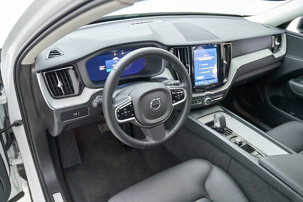 Certified 2025 Volvo XC60 B5 Plus AWD/4WD image 13