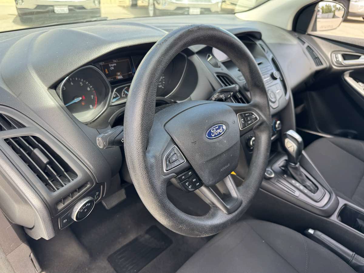 Used 2015 Ford Focus SE FWD image 24