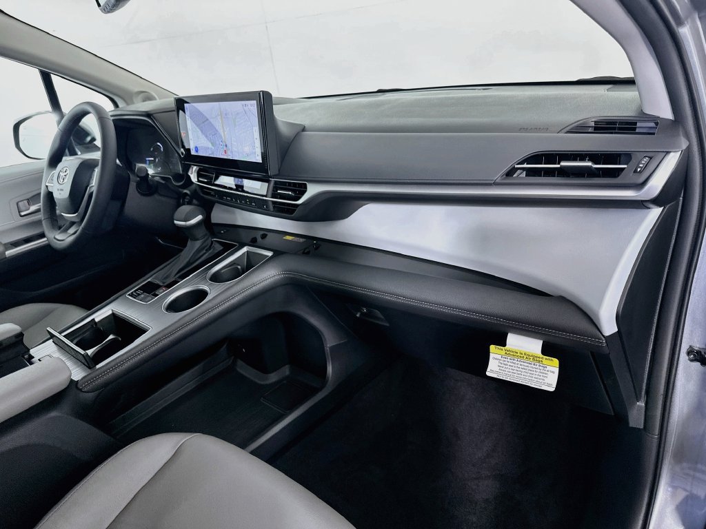 Used 2026 Toyota Sienna XLE FWD image 29