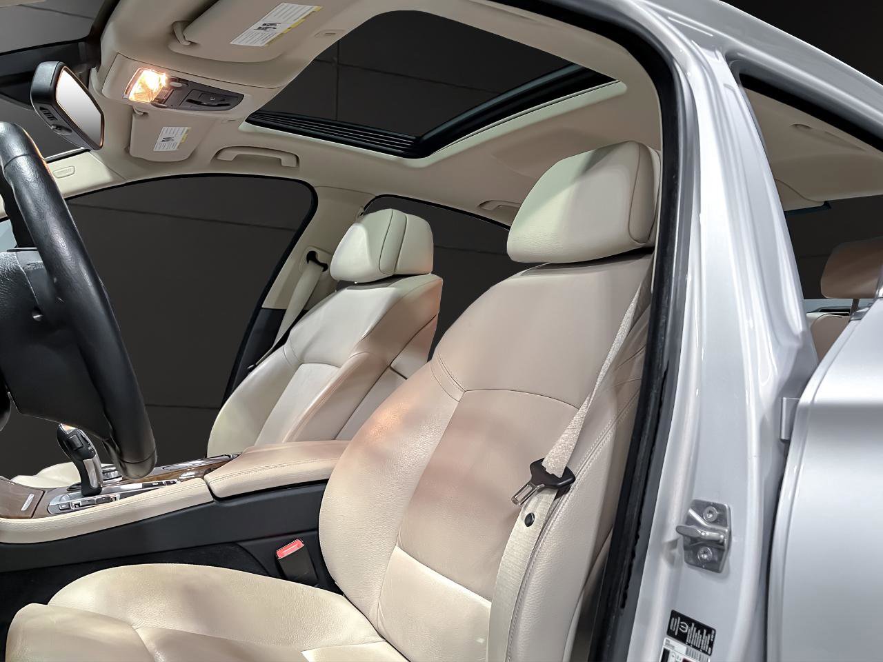 Used 2012 BMW 528i Sedan image 23