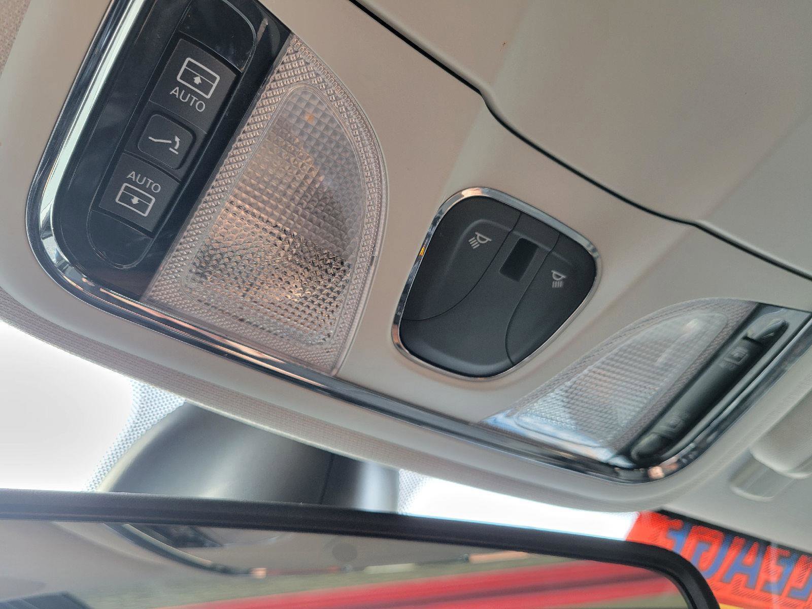 Used 2019 Jeep Cherokee Limited image 24