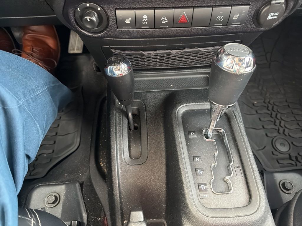 Used 2017 Jeep Wrangler Unlimited Sahara w/ Dual Top Group AWD/4WD image 18