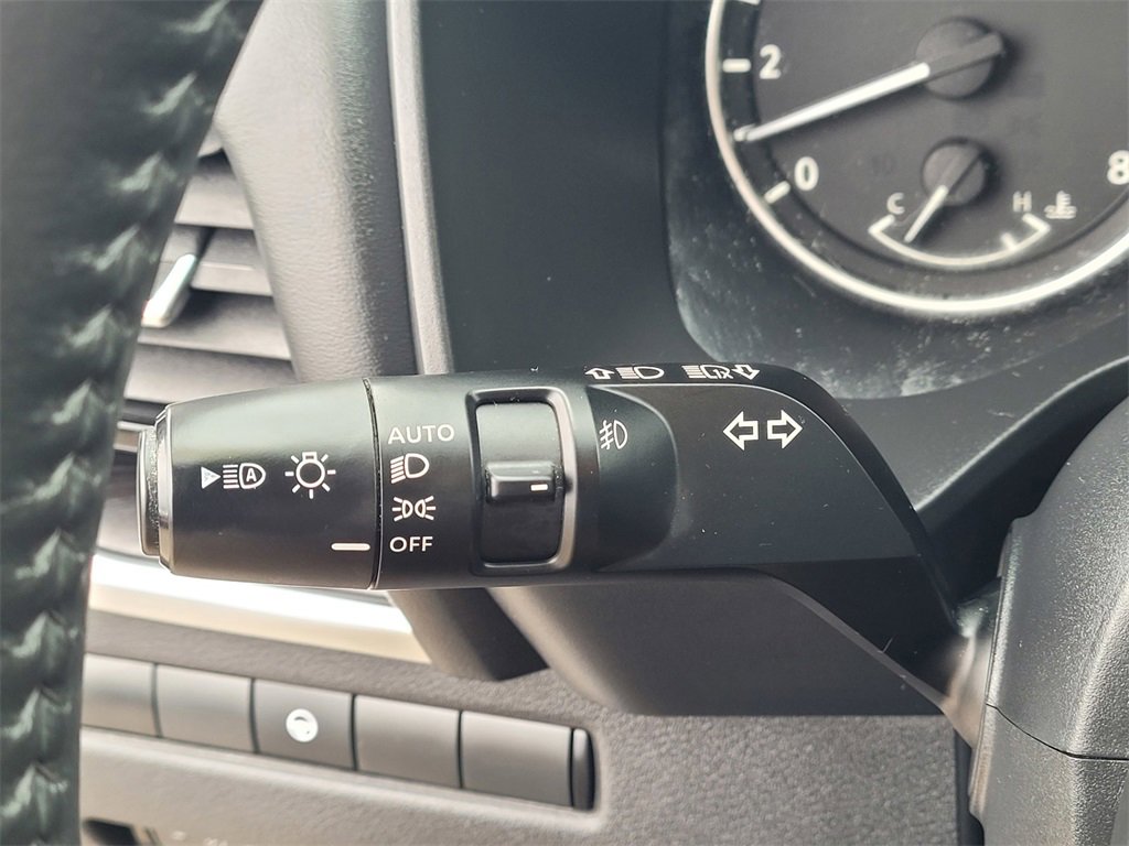 Used 2021 Nissan Rogue SL w/ Premium Package image 15