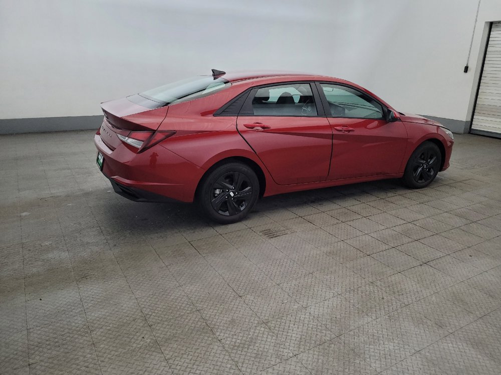 Used 2023 Hyundai Elantra SEL w/ Preferred Accessory Package FWD image 10