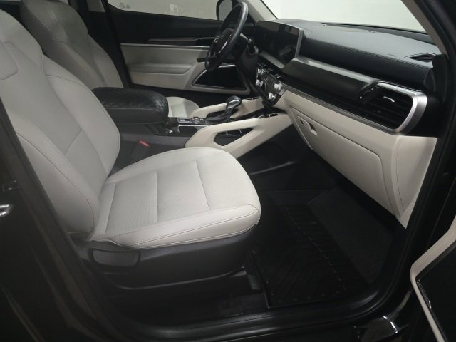 Used 2024 Kia Telluride S w/ S Sunroof Package image 3