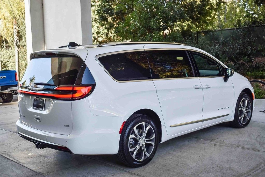 New 2026 Chrysler Pacifica Pinnacle w/ Trailer Tow Group image 6