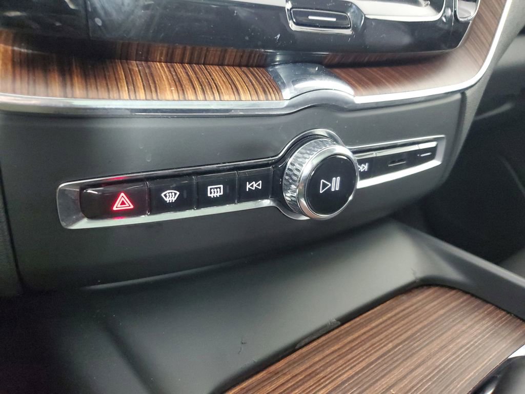 Certified 2024 Volvo XC60 B5 Plus w/ Protection Package Premier AWD/4WD image 30