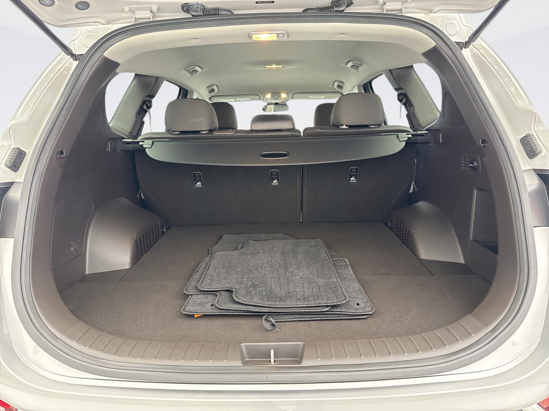 Used 2020 Hyundai Santa Fe SE image 18