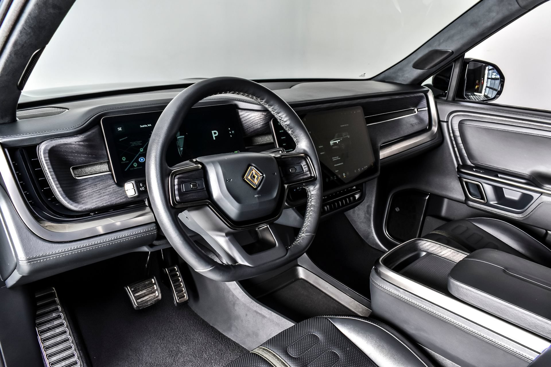 Used 2024 Rivian R1S Adventure AWD/4WD image 15