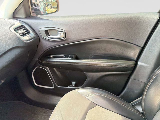 Used 2017 Jeep Compass Latitude w/ Popular Equipment Group FWD image 20