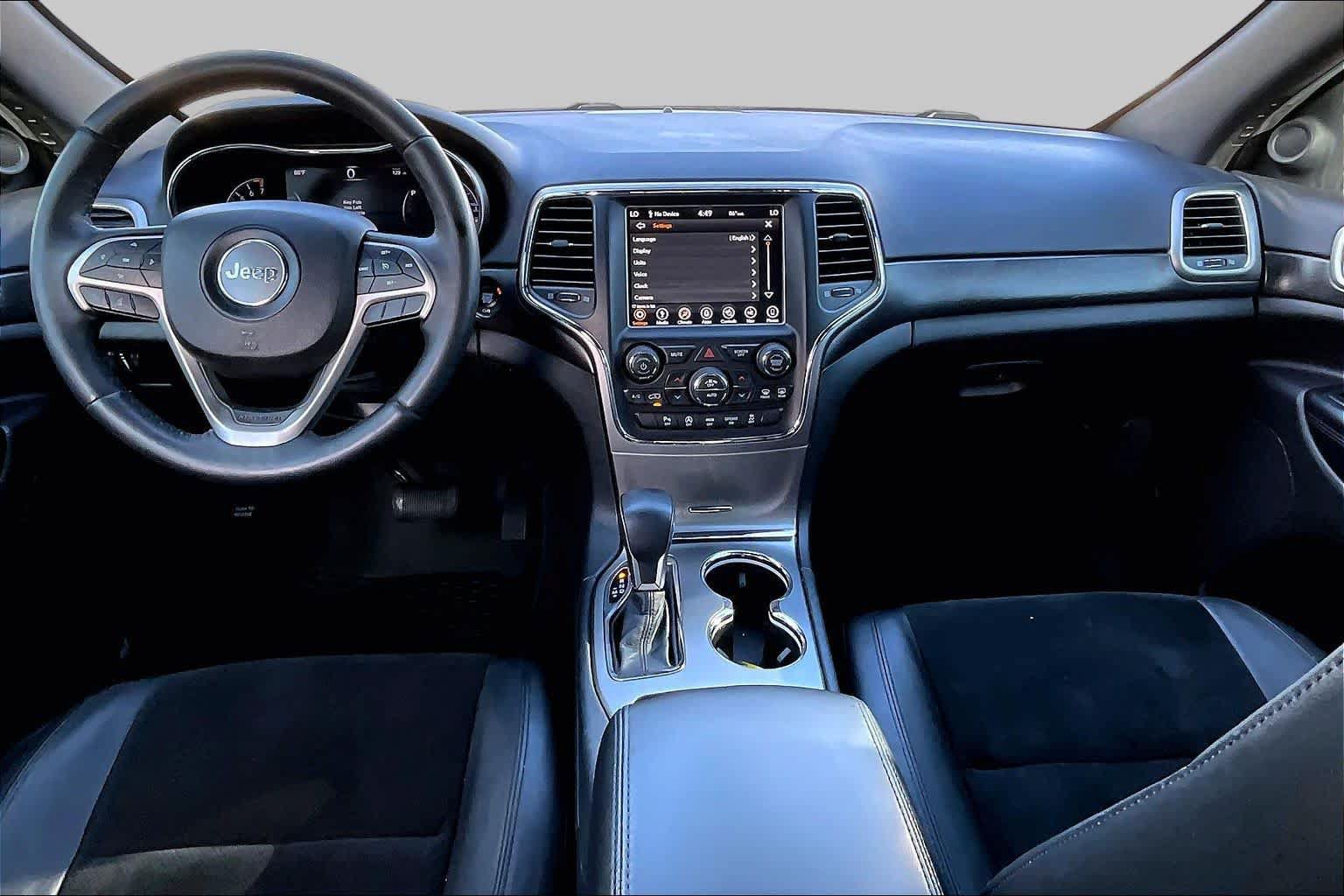 Used 2018 Jeep Grand Cherokee Altitude RWD image 16