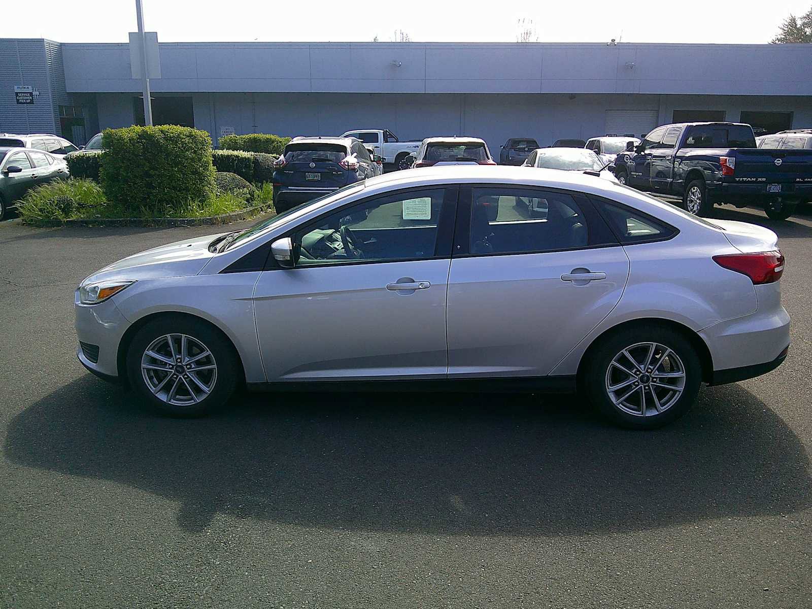 Used 2017 Ford Focus SE w/ Cold Weather Package image 2