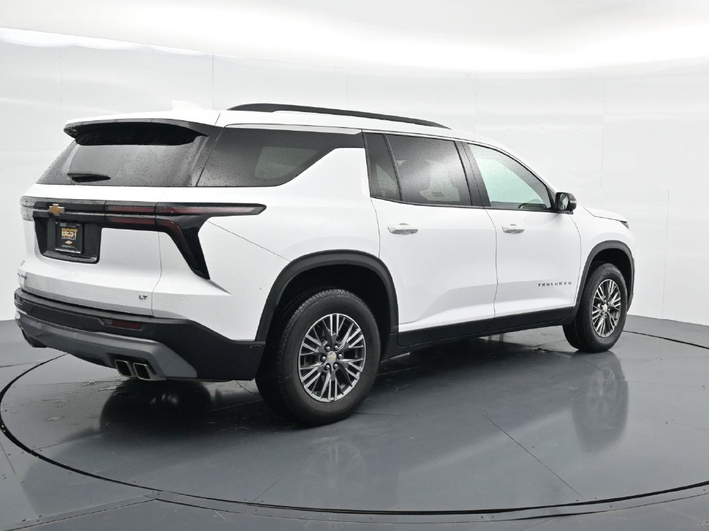 Used 2024 Chevrolet Traverse LT FWD image 7