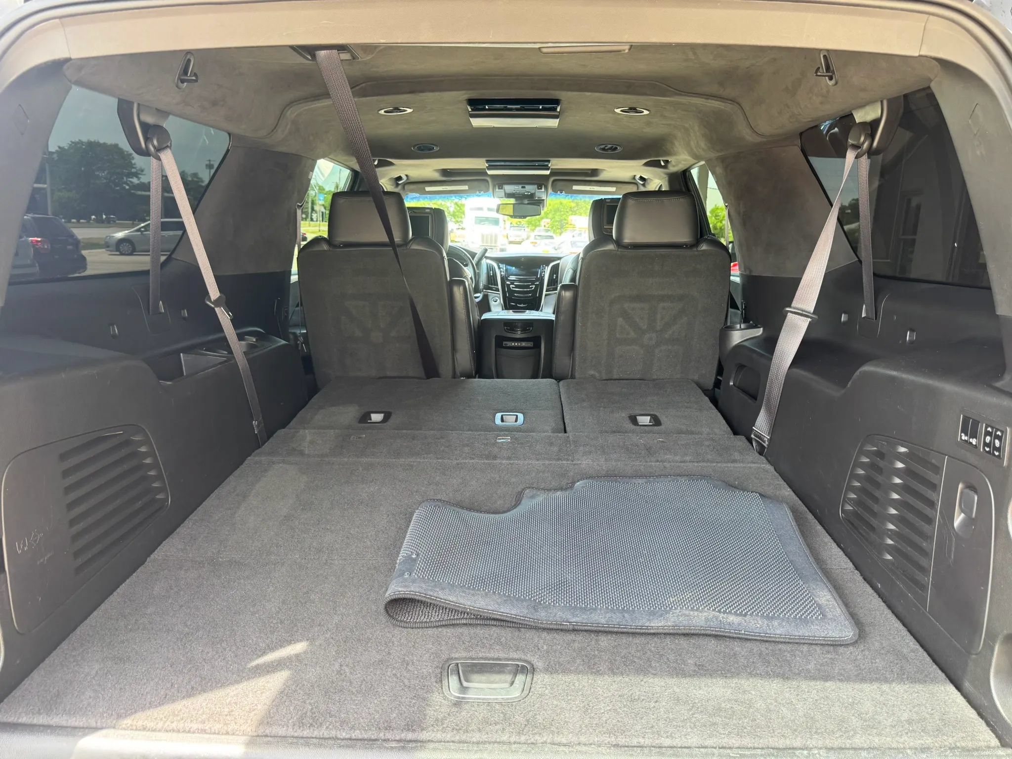 Used 2016 Cadillac Escalade ESV Platinum AWD/4WD image 24