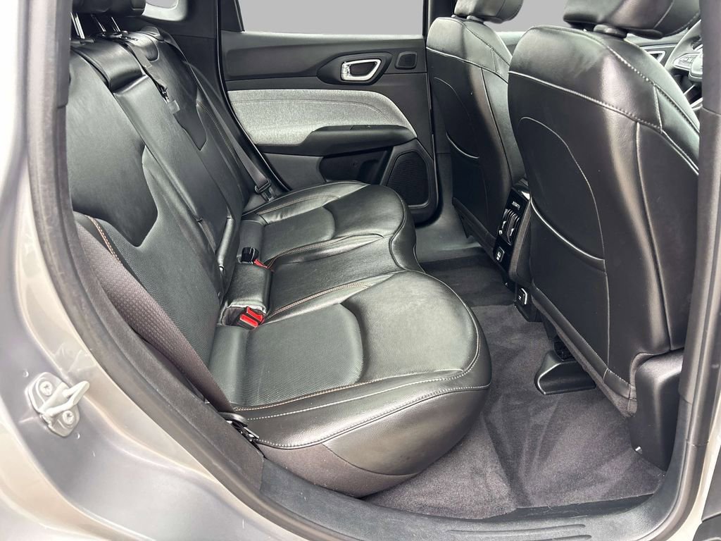Used 2023 Jeep Compass Latitude w/ Sun and Sound Group AWD/4WD image 16