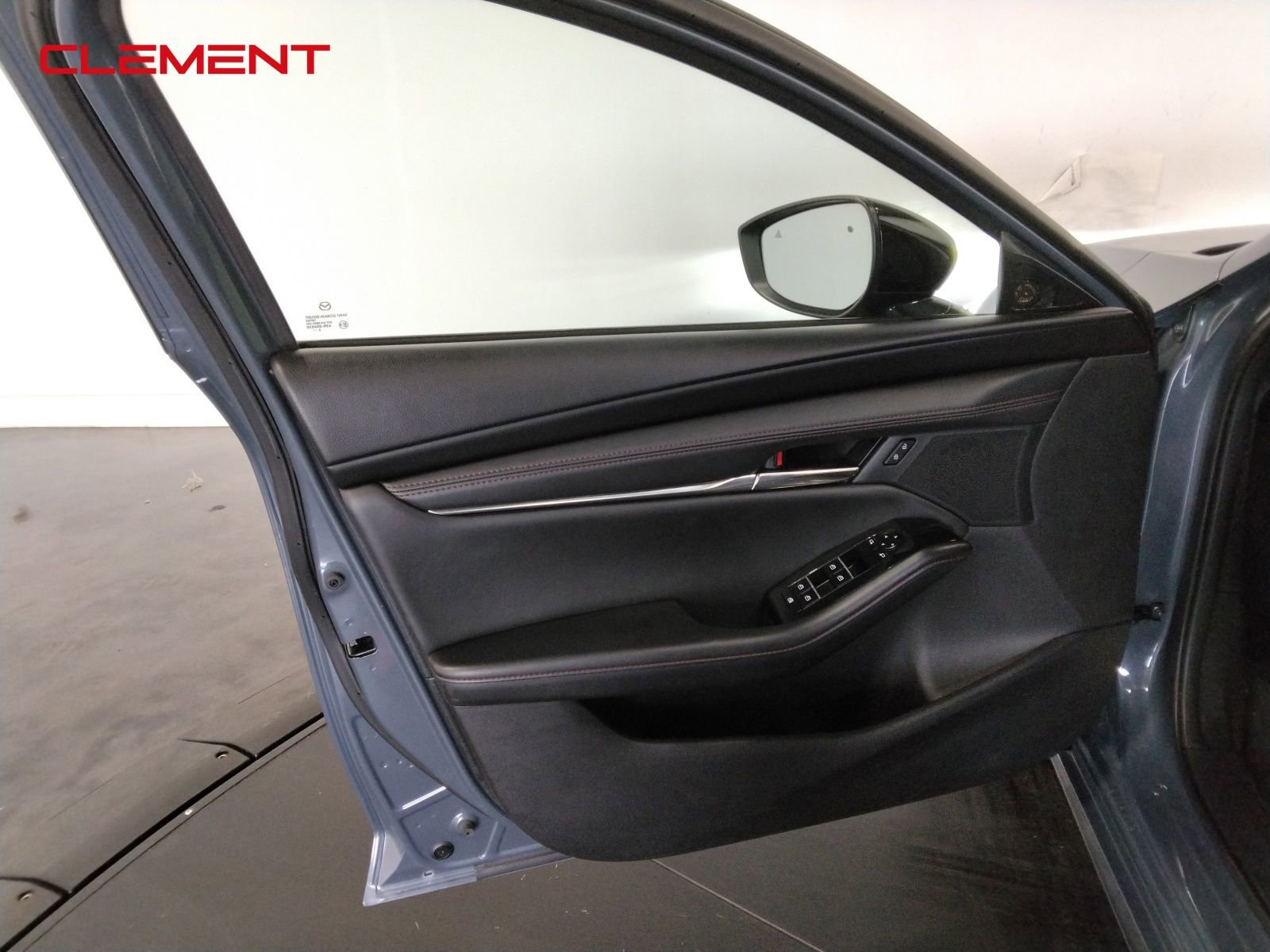 Used 2024 MAZDA MAZDA3 s image 23