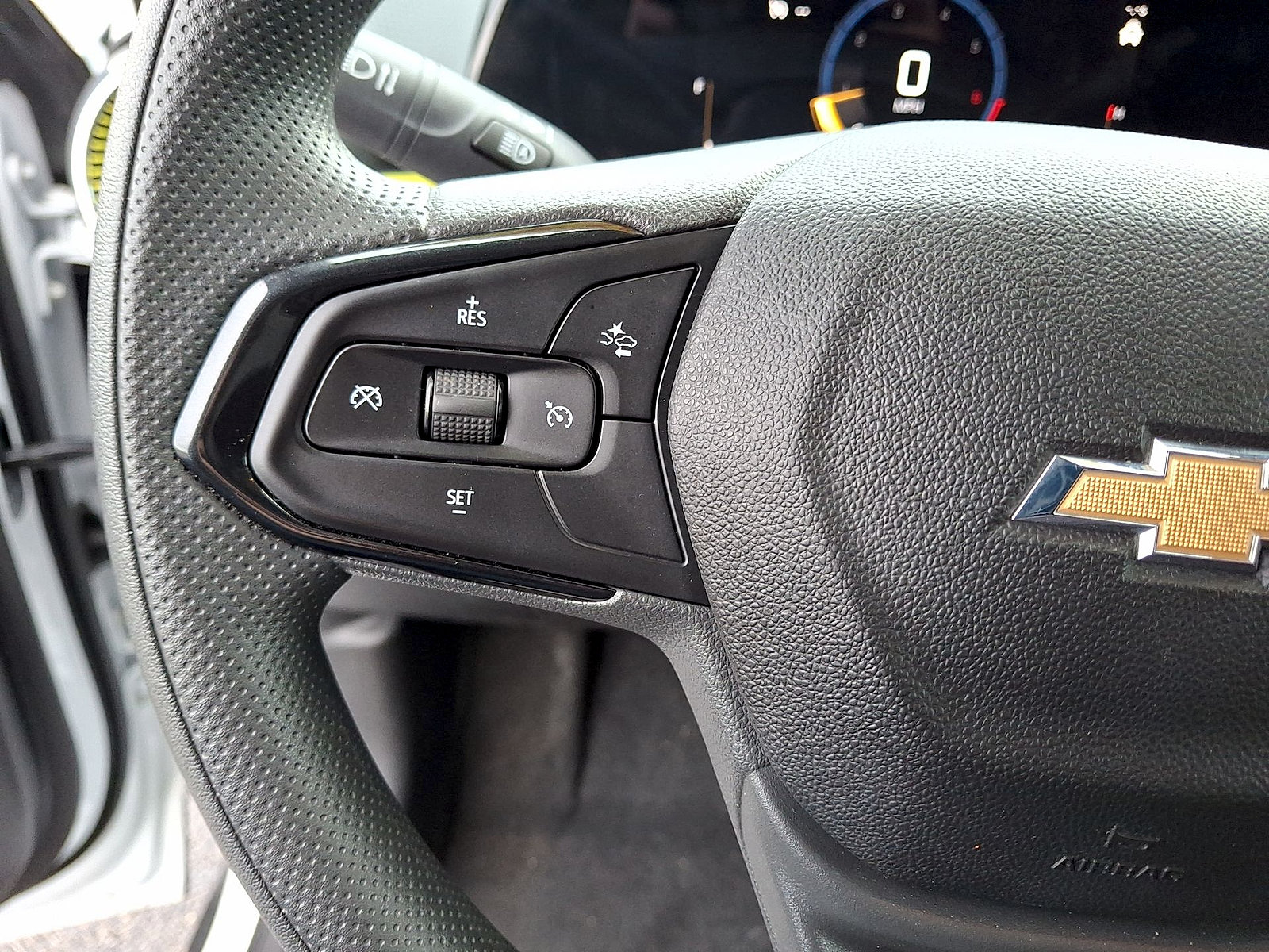 Used 2025 Chevrolet Trax LT FWD image 17