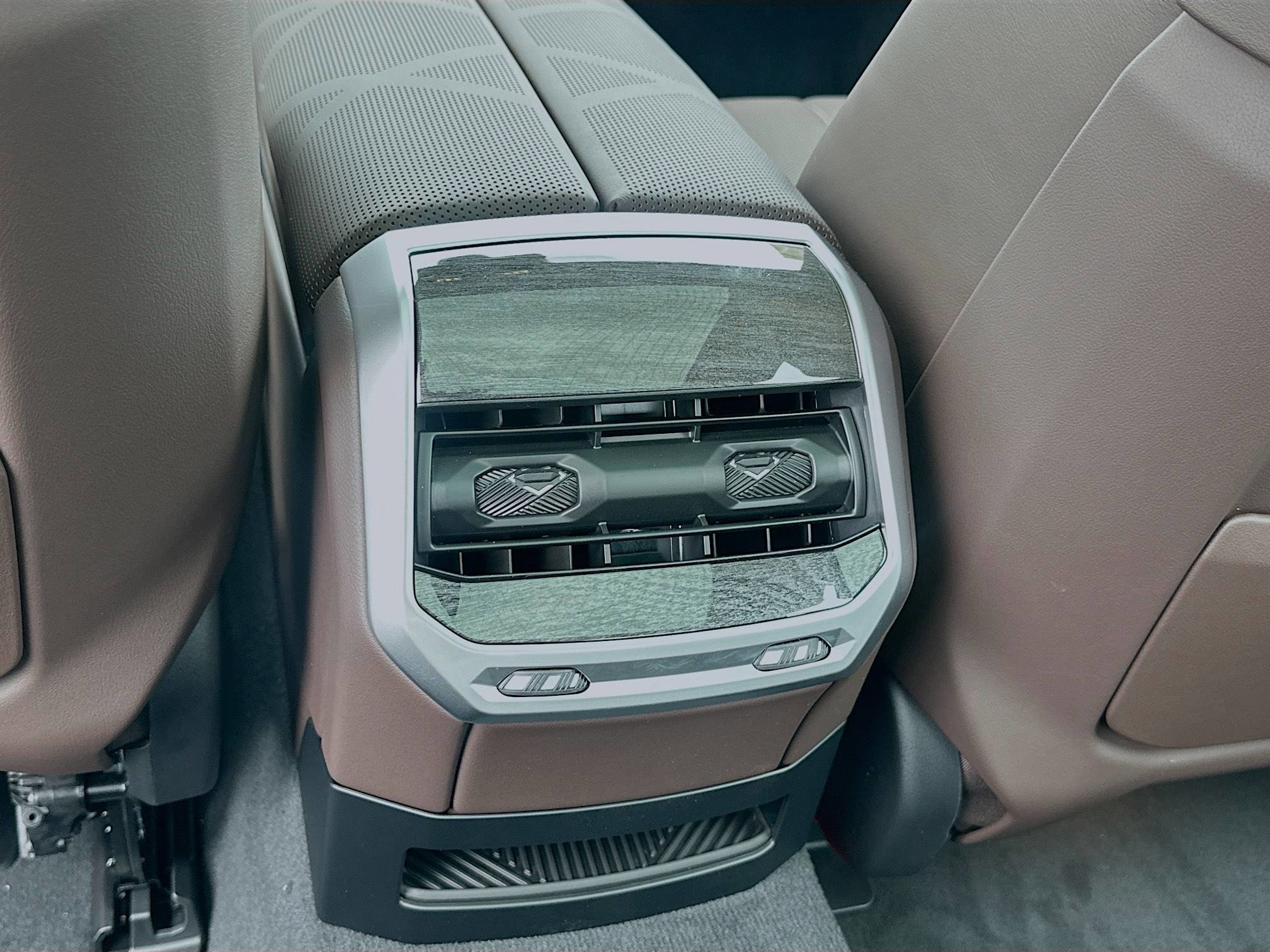 New 2026 BMW 750e xDrive w/ Premium Package image 20