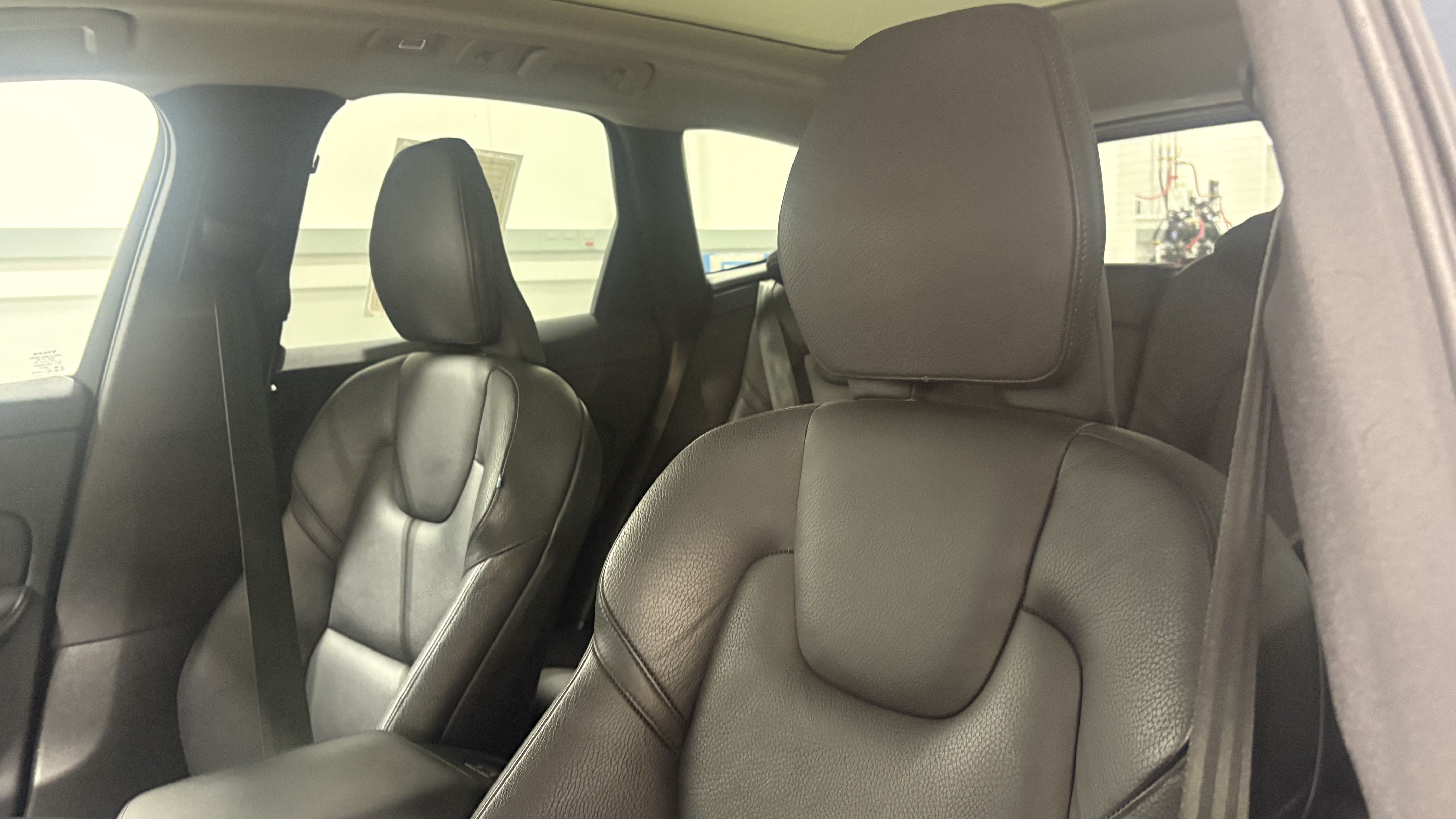 Used 2024 Volvo XC60 B5 Plus AWD/4WD image 15