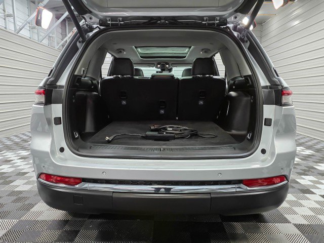 Used 2022 Jeep Grand Cherokee Limited 4xe w/ Luxury Tech Group II AWD/4WD image 40