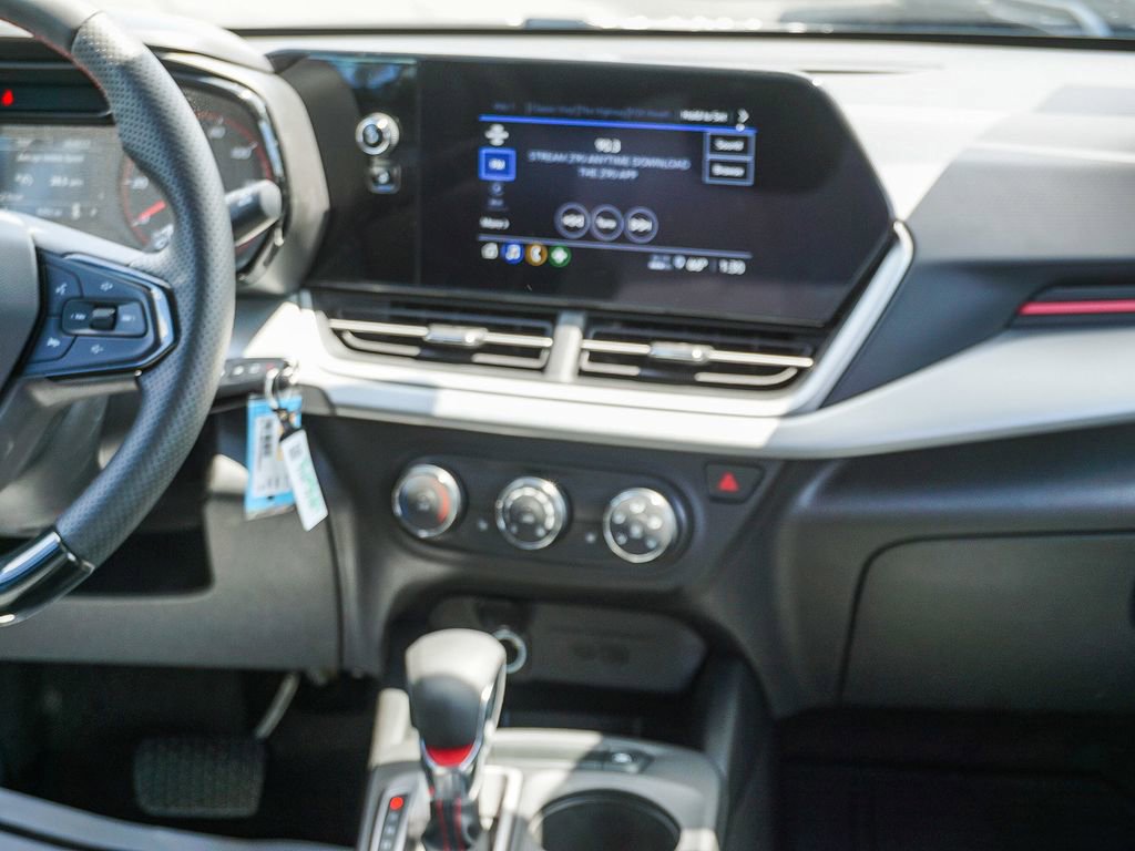 Used 2026 Chevrolet Trax RS w/ Sunroof Package image 15