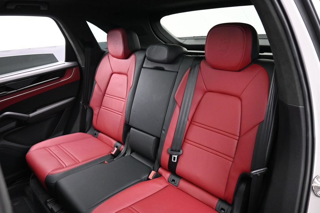 Certified 2025 Porsche Cayenne GTS AWD/4WD image 25