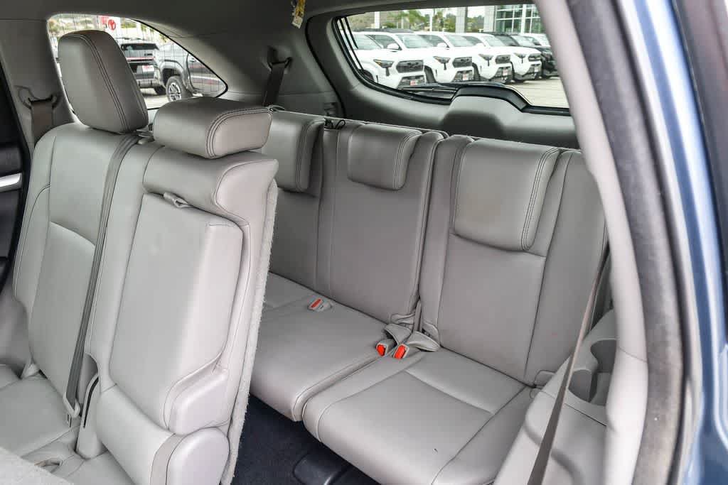 Used 2017 Toyota Highlander XLE FWD image 19