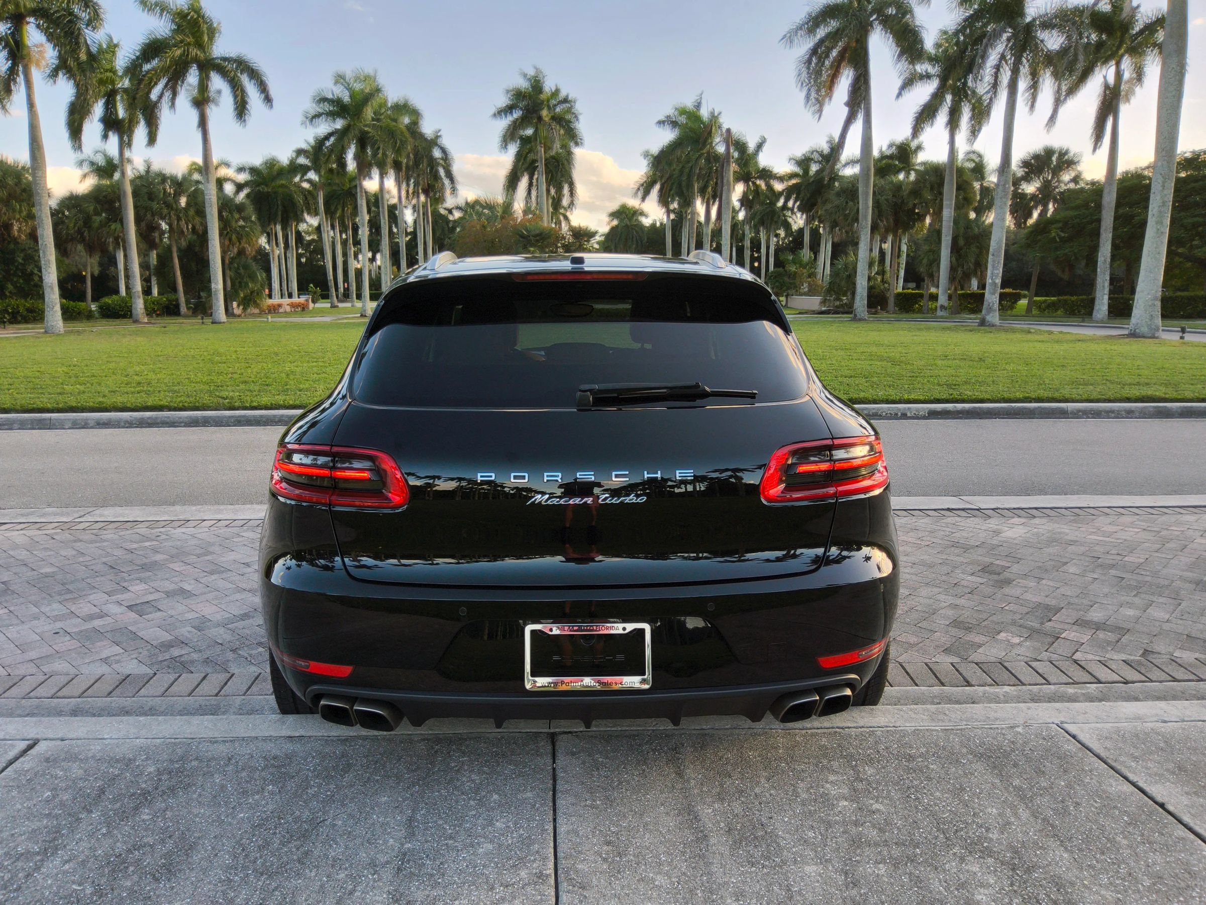 Used 2018 Porsche Macan Turbo AWD/4WD image 6